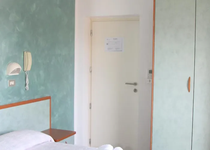 Diamante Colazione Xl Parcheggio Gratis A 5 Chilometri Da Fiera 3*