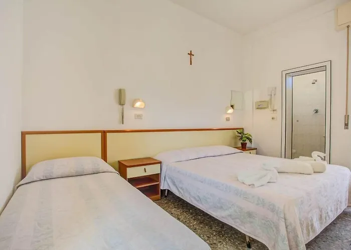 Hotel Diamante Colazione Xl Parcheggio Gratis A 5 Chilometri Da Fiera 3*