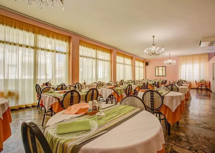 Hotel Diamante Colazione Xl Parcheggio Gratis A 5 Chilometri Da Fiera Rímini