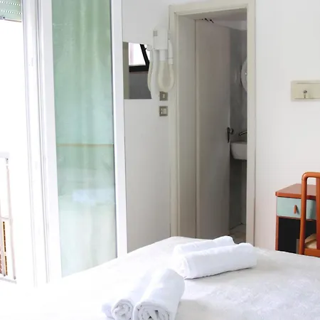 Diamante Colazione Xl Parcheggio Gratis A 5 Chilometri Da Fiera מלון רימיני