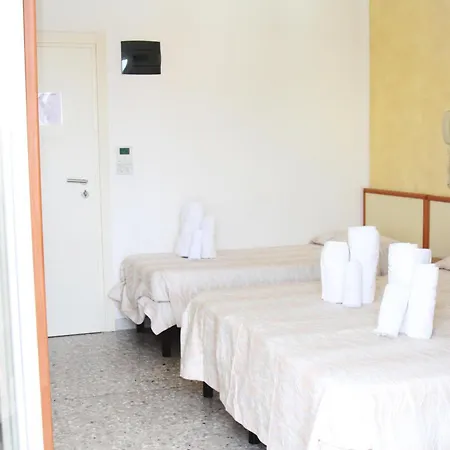 Hotel Diamante Colazione Xl Parcheggio Gratis A 5 Chilometri Da Fiera Rimini
