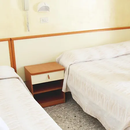 Hotel Diamante Colazione Xl Parcheggio Gratis A 5 Chilometri Da Fiera