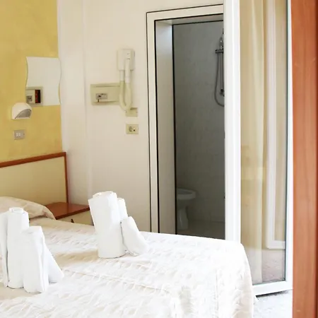 Diamante Colazione Xl Parcheggio Gratis A 5 Chilometri Da Fiera Hotel 3*