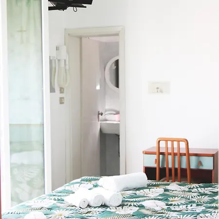 Hotel Diamante Colazione Xl Parcheggio Gratis A 5 Chilometri Da Fiera 3*