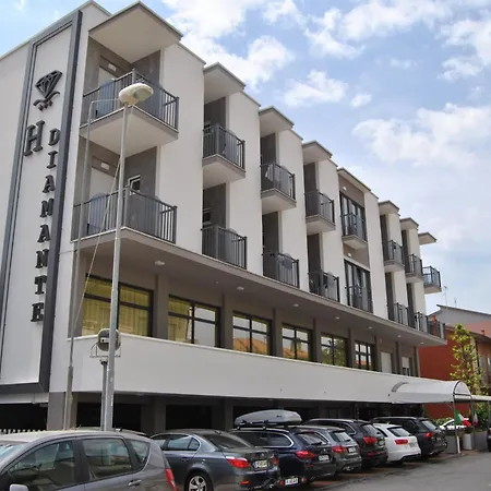 Hotel Diamante Colazione Xl Parcheggio Gratis A 5 Chilometri Da Fiera 3*