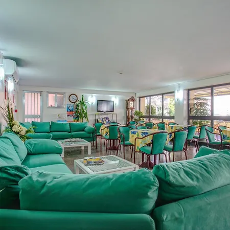 Diamante Colazione Xl Parcheggio Gratis A 5 Chilometri Da Fiera Hotel 3*