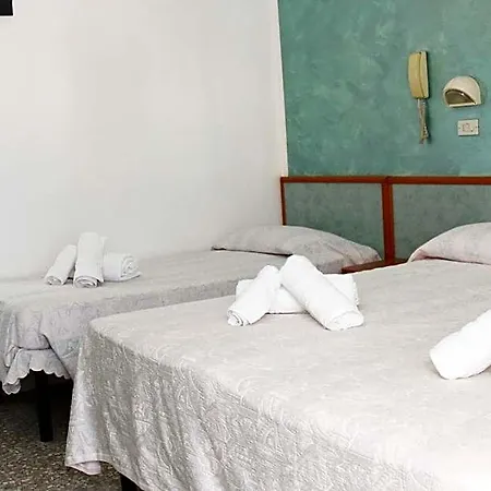 Otel Diamante Colazione Xl Parcheggio Gratis A 5 Chilometri Da Fiera