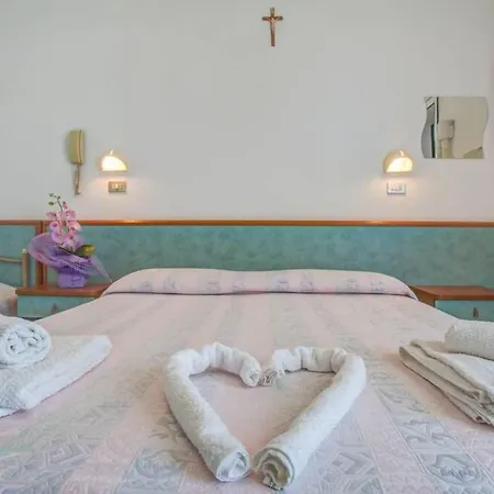 Diamante Colazione Xl Parcheggio Gratis A 5 Chilometri Da Fiera Hotel 3*