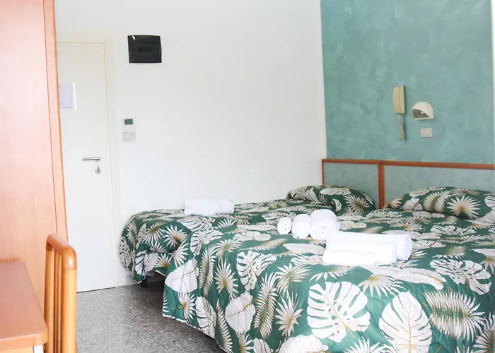 Diamante Colazione Xl Parcheggio Gratis A 5 Chilometri Da Fiera 3* 里米尼