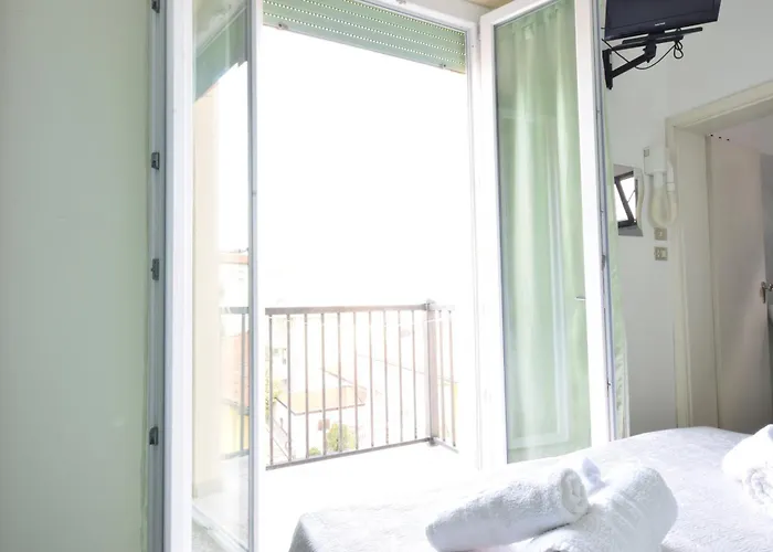 Diamante Colazione Xl Parcheggio Gratis A 5 Chilometri Da Fiera Hotel 3*