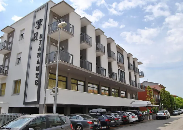 Hotel Diamante Colazione Xl Parcheggio Gratis A 5 Chilometri Da Fiera 3*