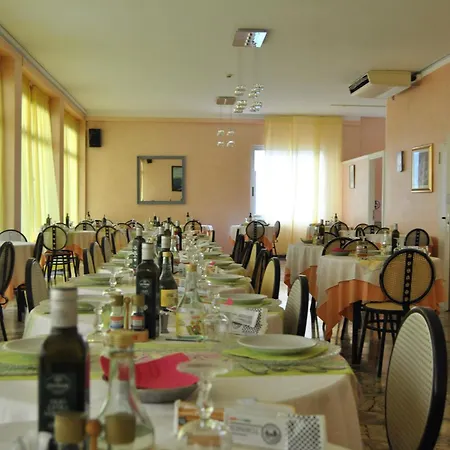 Diamante Colazione Xl Parcheggio Gratis A 5 Chilometri Da Fiera Ξενοδοχείο Ρίμινι