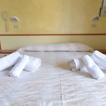 Diamante Colazione Xl Parcheggio Gratis A 5 Chilometri Da Fiera Ξενοδοχείο