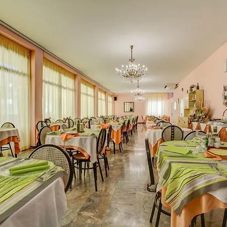 Ξενοδοχείο Diamante Colazione Xl Parcheggio Gratis A 5 Chilometri Da Fiera Ρίμινι