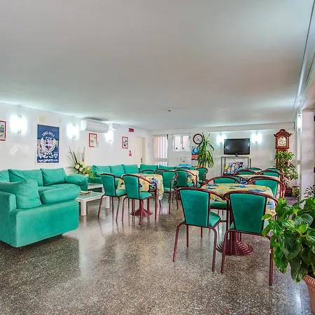 فندق Diamante Colazione Xl Parcheggio Gratis A 5 Chilometri Da Fiera 3*