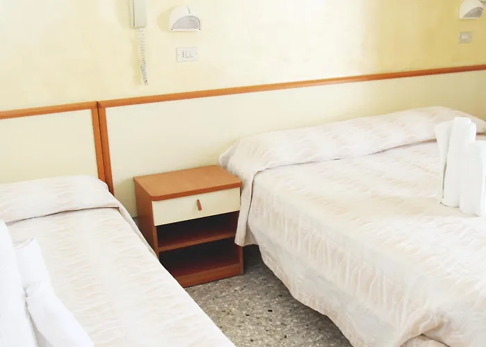 Otel Diamante Colazione Xl Parcheggio Gratis A 5 Chilometri Da Fiera