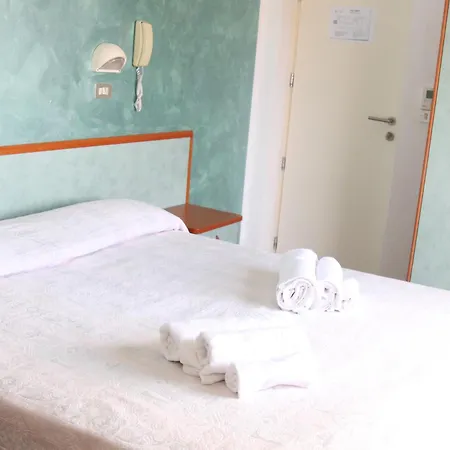 Diamante Colazione Xl Parcheggio Gratis A 5 Chilometri Da Fiera ريميني