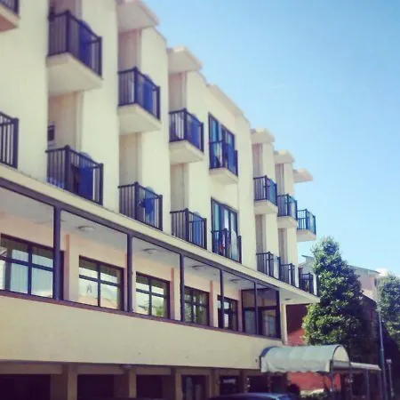 Diamante Colazione Xl Parcheggio Gratis A 5 Chilometri Da Fiera 3* ريميني