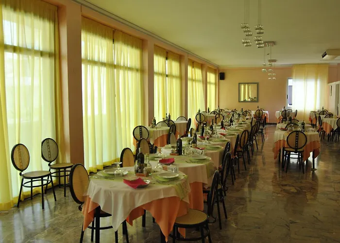 Diamante Colazione Xl Parcheggio Gratis A 5 Chilometri Da Fiera Szálloda Rimini